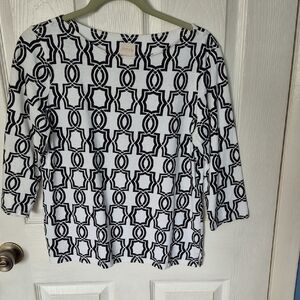 Chico's Black and White Geometric 3/4 Sleeve Top
